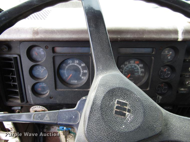 image for item DD4327 1982 International S1955 flatbed truck