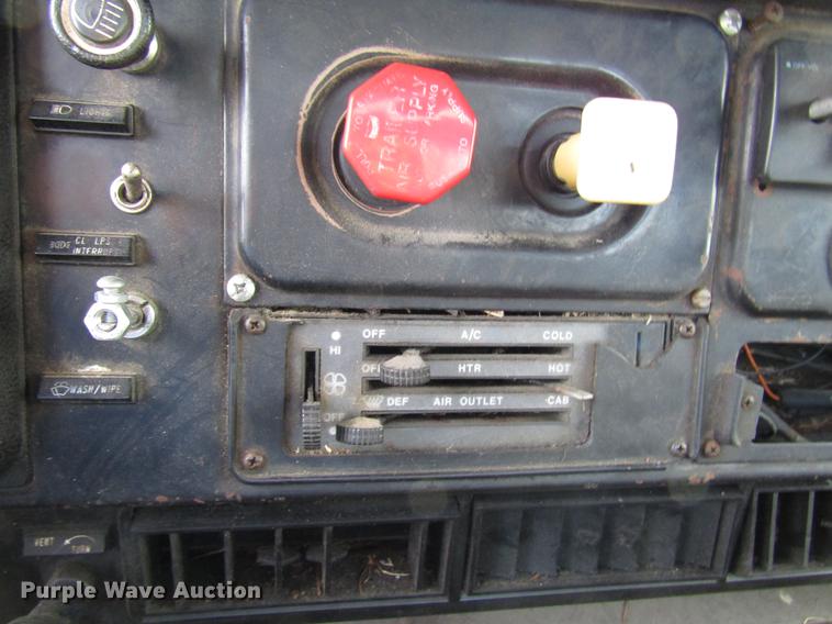 image for item DD4327 1982 International S1955 flatbed truck