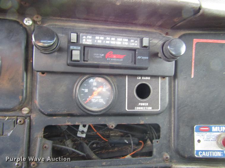 image for item DD4327 1982 International S1955 flatbed truck