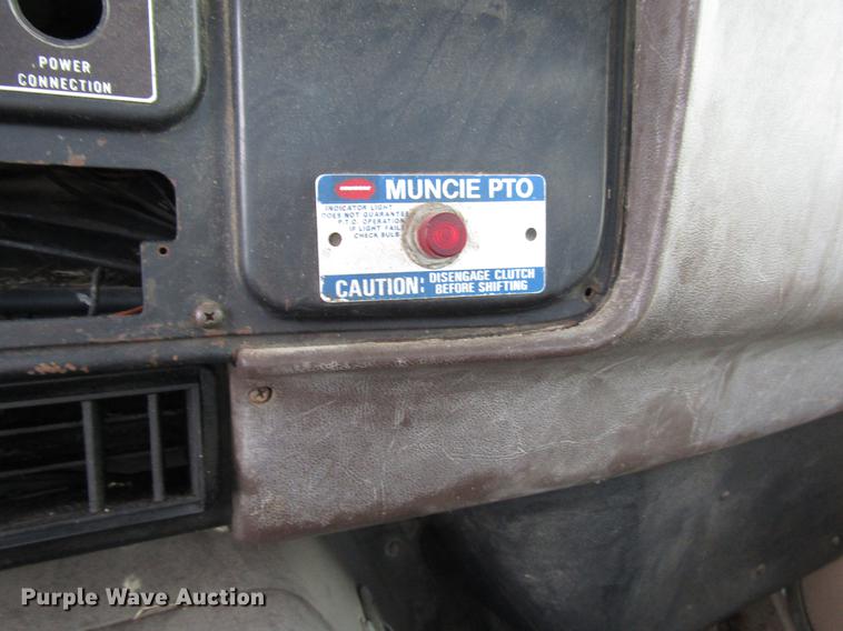 image for item DD4327 1982 International S1955 flatbed truck