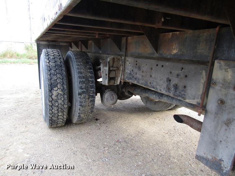 image for item DD4327 1982 International S1955 flatbed truck