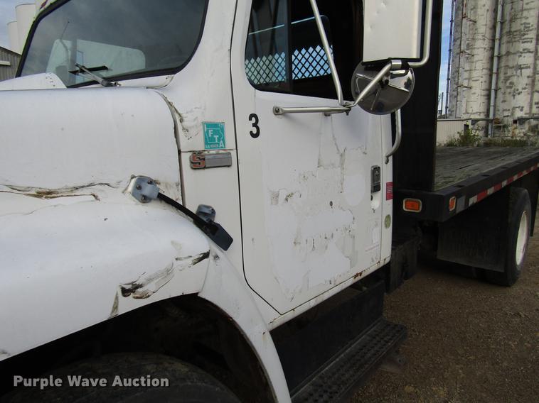 image for item DD4327 1982 International S1955 flatbed truck