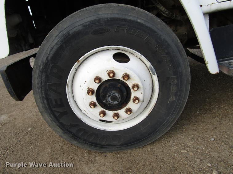 image for item DD4327 1982 International S1955 flatbed truck