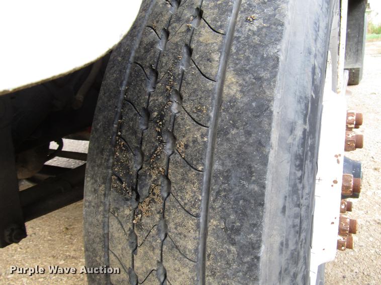 image for item DD4327 1982 International S1955 flatbed truck