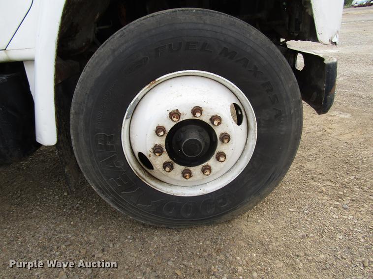 image for item DD4327 1982 International S1955 flatbed truck