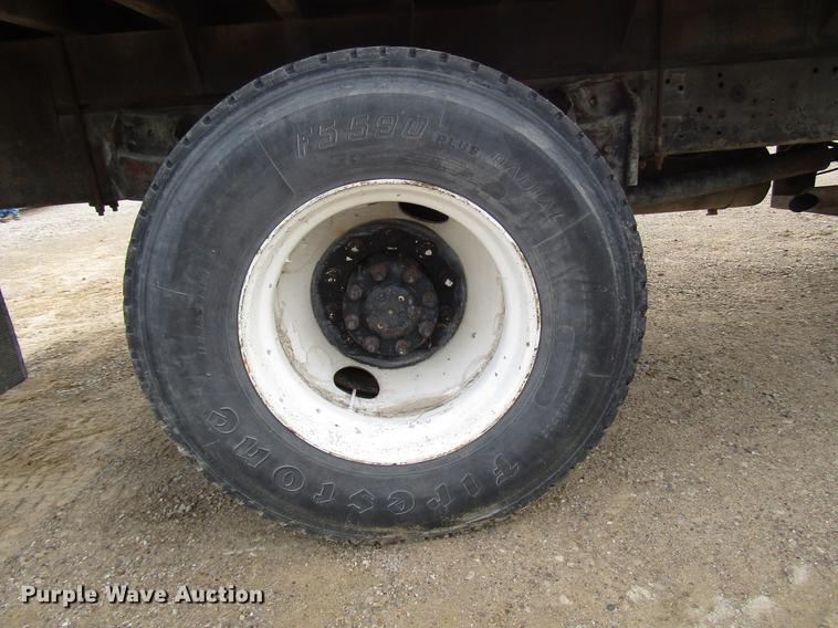 image for item DD4327 1982 International S1955 flatbed truck