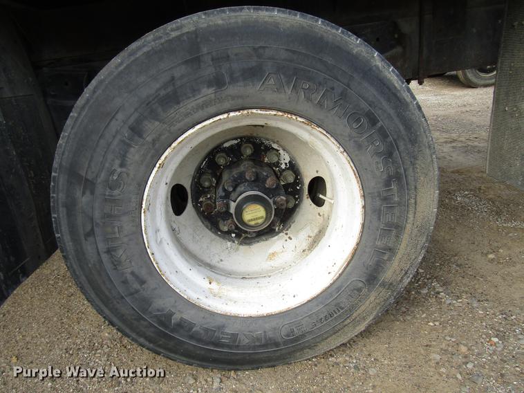 image for item DD4327 1982 International S1955 flatbed truck