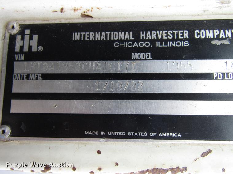 image for item DD4327 1982 International S1955 flatbed truck