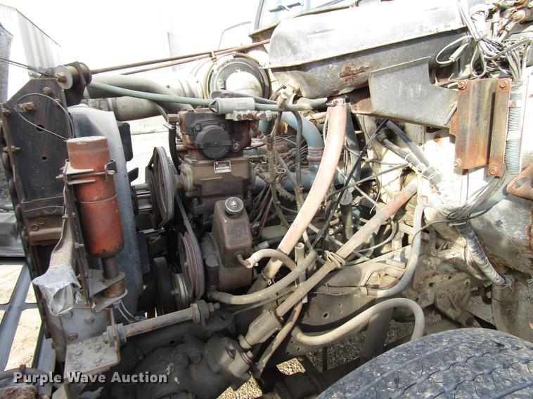 image for item DD4327 1982 International S1955 flatbed truck