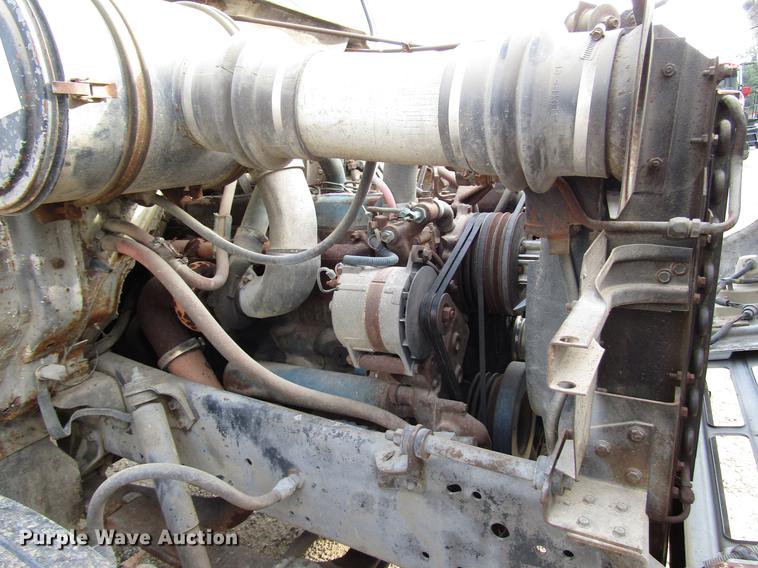 image for item DD4327 1982 International S1955 flatbed truck