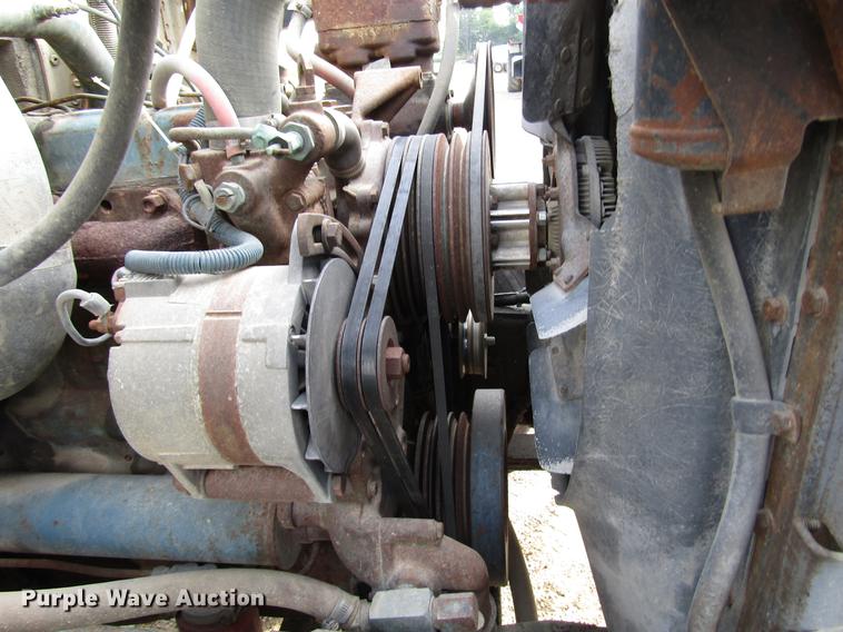 image for item DD4327 1982 International S1955 flatbed truck