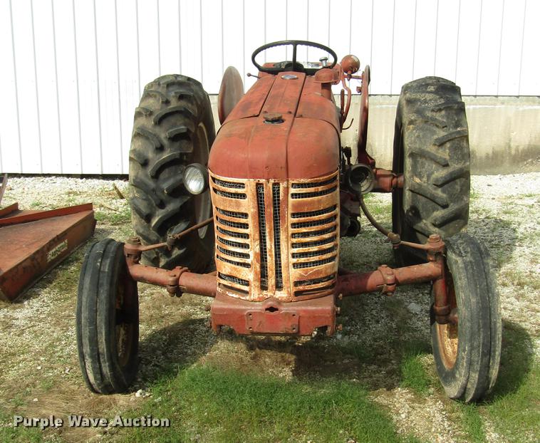 image for item DD4330 International 330 tractor