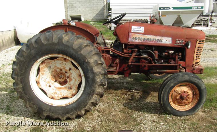 image for item DD4330 International 330 tractor