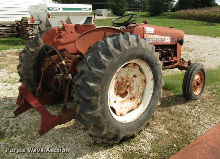 image for item DD4330 International 330 tractor