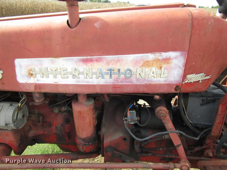 image for item DD4330 International 330 tractor