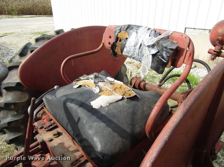 image for item DD4330 International 330 tractor