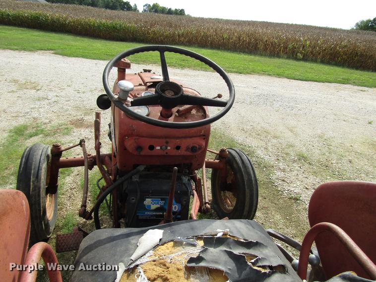 image for item DD4330 International 330 tractor