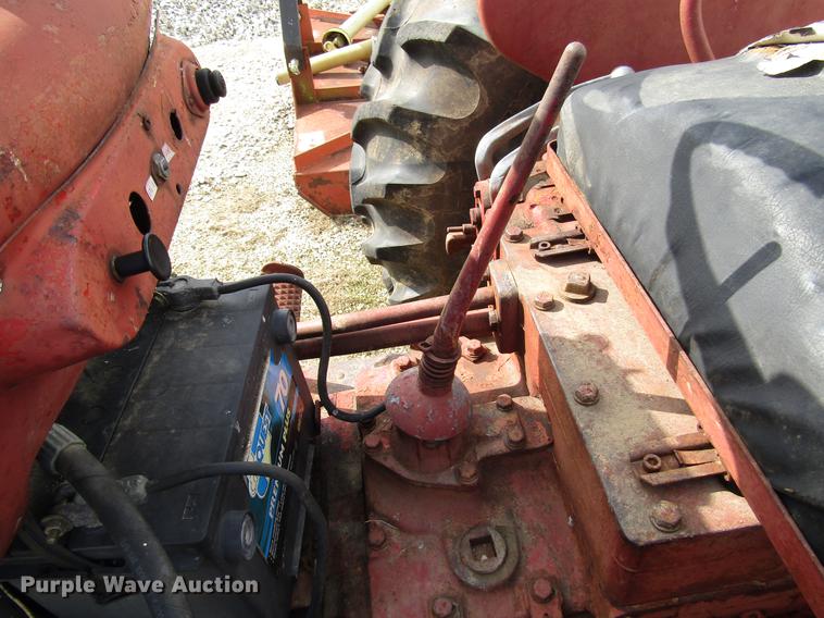 image for item DD4330 International 330 tractor