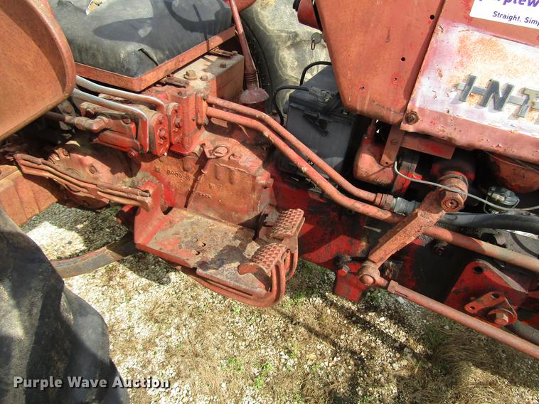 image for item DD4330 International 330 tractor