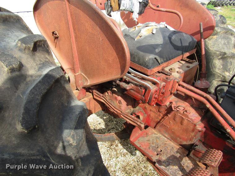 image for item DD4330 International 330 tractor