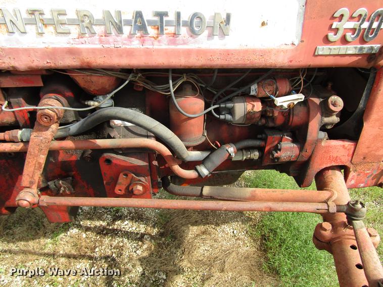 image for item DD4330 International 330 tractor
