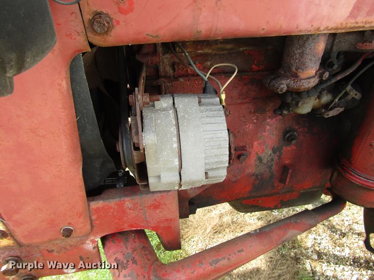 image for item DD4330 International 330 tractor