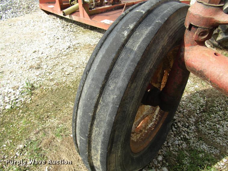 image for item DD4330 International 330 tractor