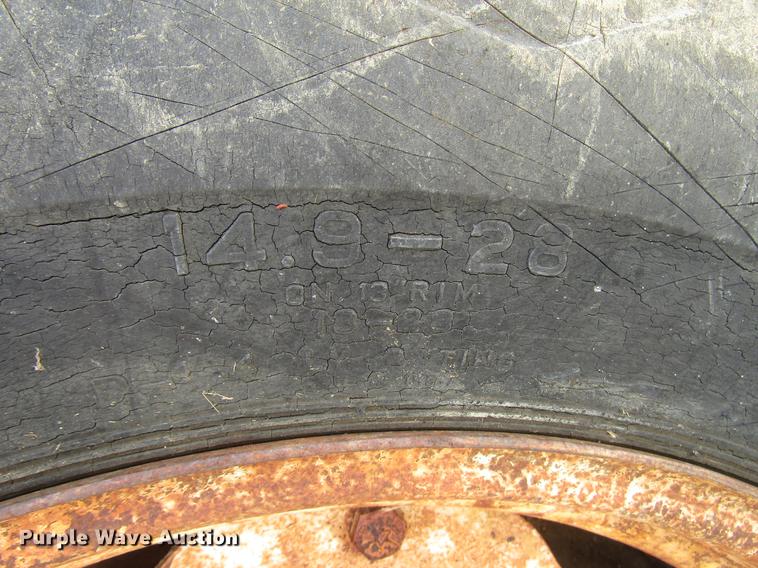 image for item DD4330 International 330 tractor