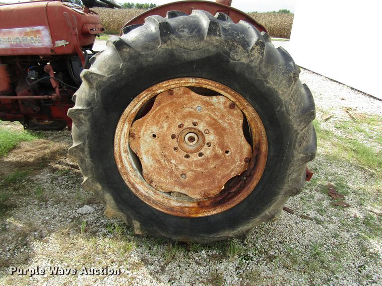 image for item DD4330 International 330 tractor