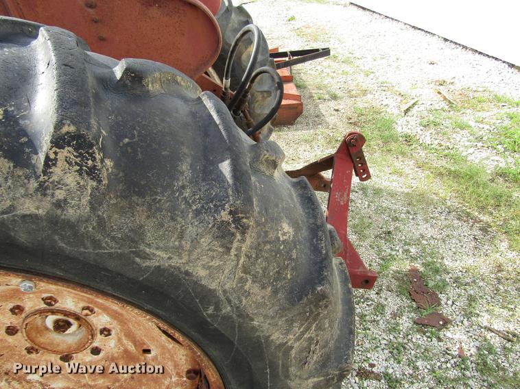 image for item DD4330 International 330 tractor