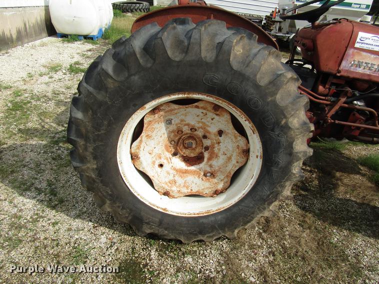 image for item DD4330 International 330 tractor