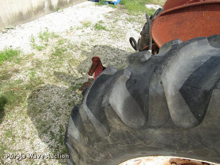 image for item DD4330 International 330 tractor