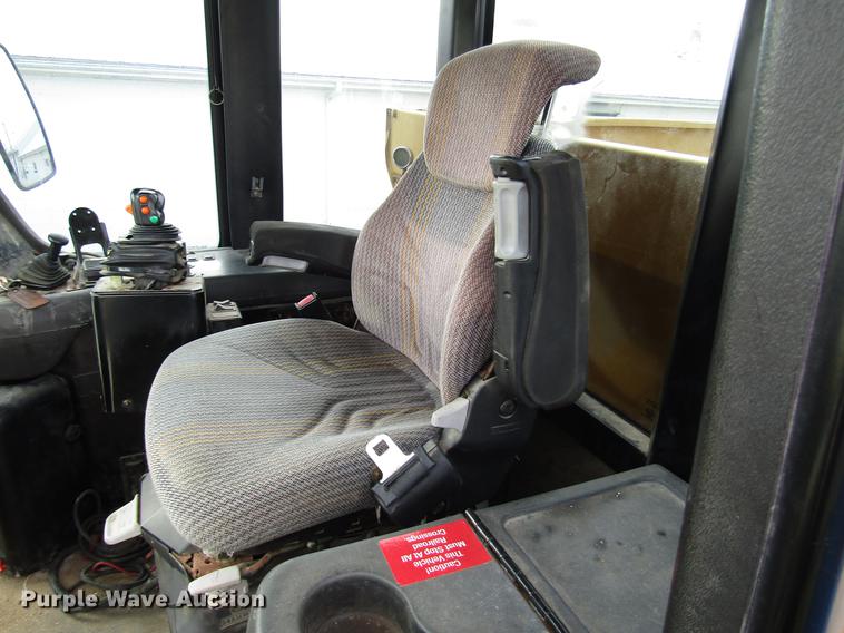 image for item DD4332 2004 Ag-Chem TerraGator 8104 applicator