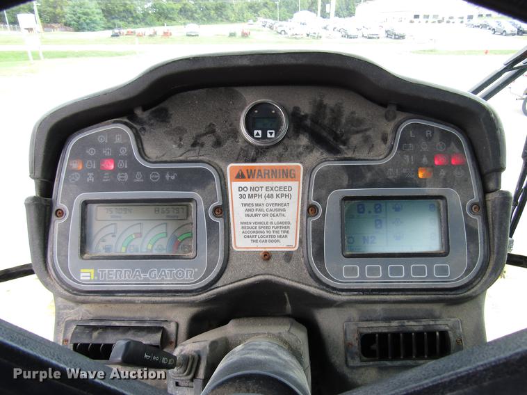 image for item DD4332 2004 Ag-Chem TerraGator 8104 applicator