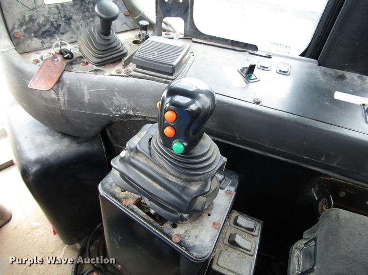 image for item DD4332 2004 Ag-Chem TerraGator 8104 applicator