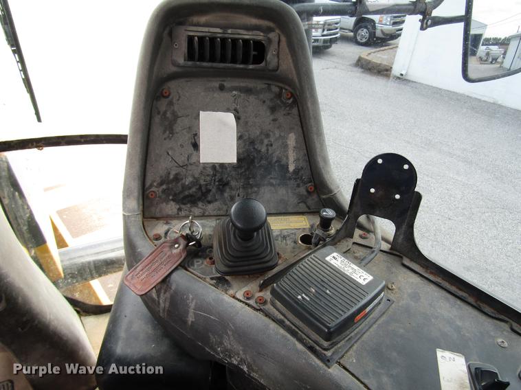 image for item DD4332 2004 Ag-Chem TerraGator 8104 applicator