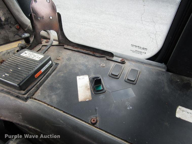 image for item DD4332 2004 Ag-Chem TerraGator 8104 applicator