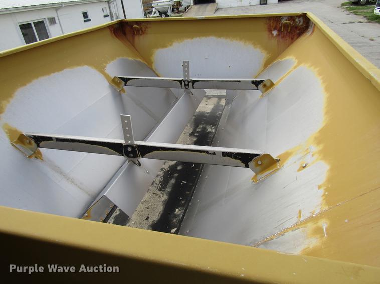 image for item DD4332 2004 Ag-Chem TerraGator 8104 applicator