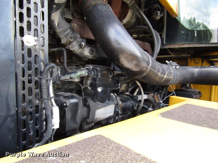 image for item DD4332 2004 Ag-Chem TerraGator 8104 applicator