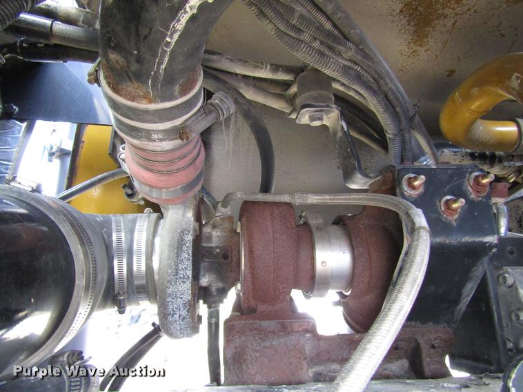 image for item DD4332 2004 Ag-Chem TerraGator 8104 applicator