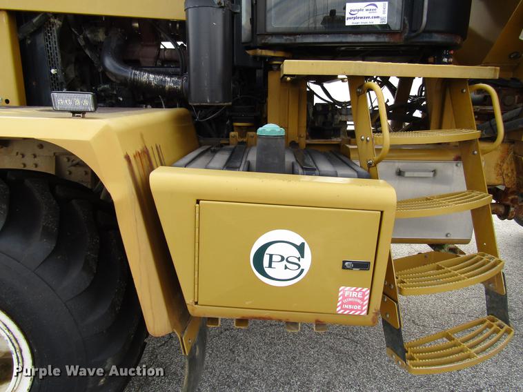 image for item DD4332 2004 Ag-Chem TerraGator 8104 applicator