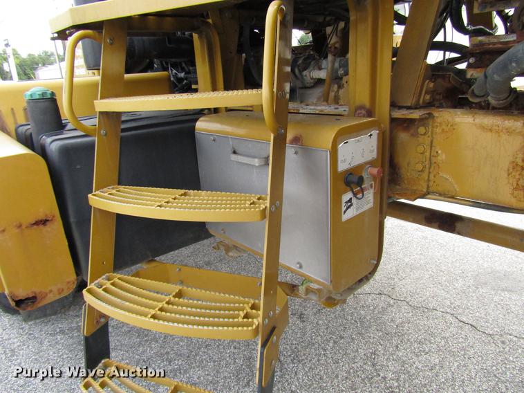 image for item DD4332 2004 Ag-Chem TerraGator 8104 applicator