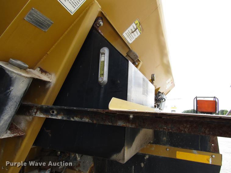 image for item DD4332 2004 Ag-Chem TerraGator 8104 applicator