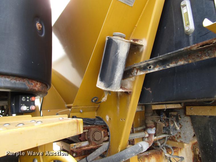 image for item DD4332 2004 Ag-Chem TerraGator 8104 applicator