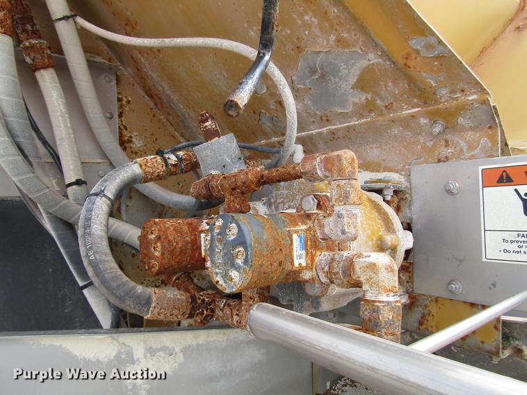 image for item DD4332 2004 Ag-Chem TerraGator 8104 applicator