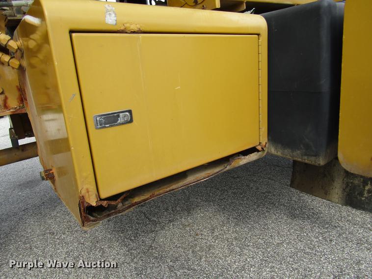 image for item DD4332 2004 Ag-Chem TerraGator 8104 applicator