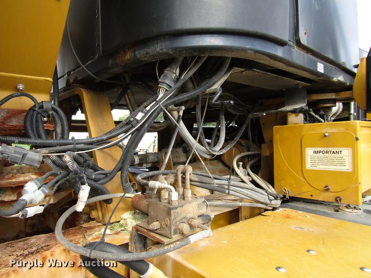 image for item DD4332 2004 Ag-Chem TerraGator 8104 applicator