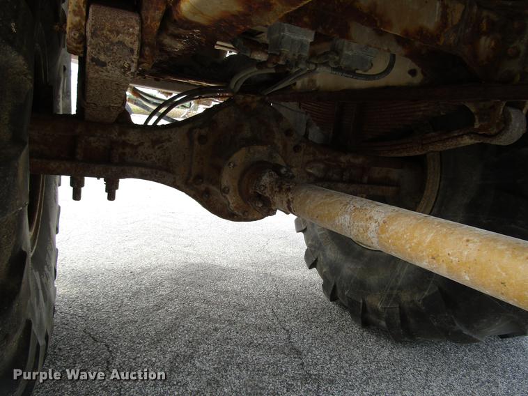 image for item DD4332 2004 Ag-Chem TerraGator 8104 applicator