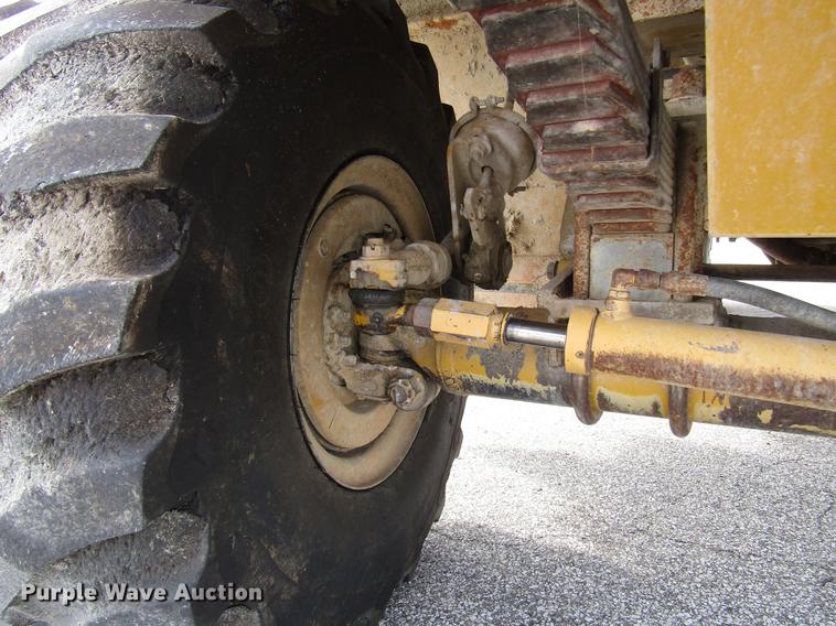 image for item DD4332 2004 Ag-Chem TerraGator 8104 applicator