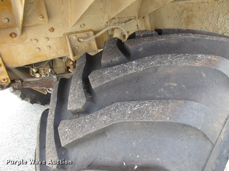 image for item DD4332 2004 Ag-Chem TerraGator 8104 applicator